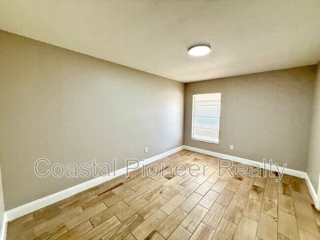 Building Photo - 7048 Hollowell Dr