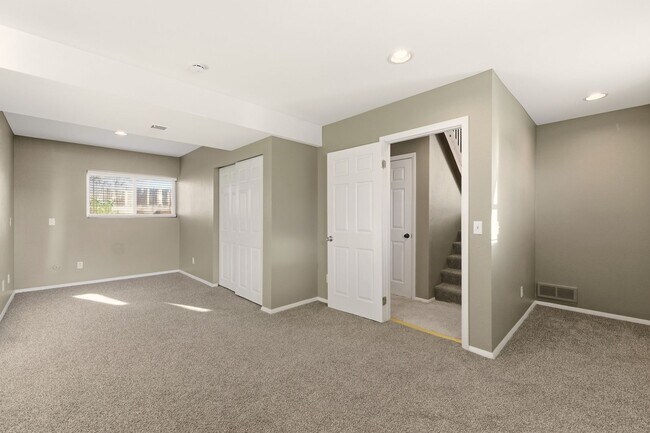 Building Photo - PRICE DROP! 3 Bedroom 2 Bathroom House Wit...