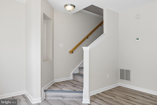 Building Photo - 43742 Tolamac Dr