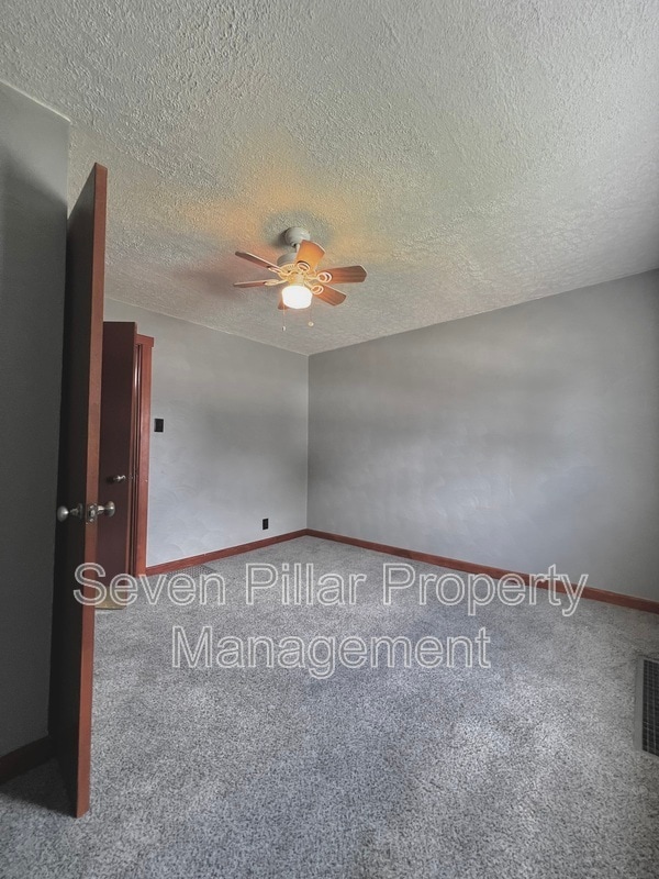 Building Photo - 504 Martin St