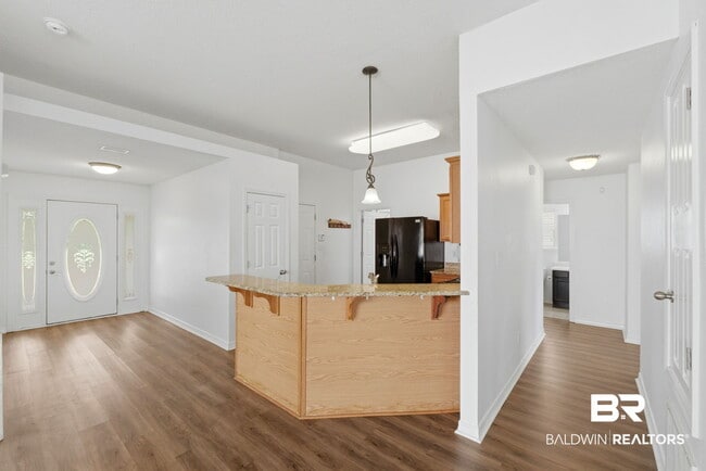 Building Photo - 9841 Watkins Dr