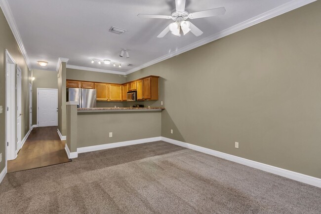 Building Photo - 3 Bedroom- 3 Full bath Small Pet Friendly ...