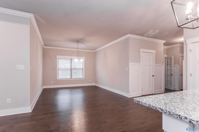 Building Photo - 14668 Greenleaf Dr