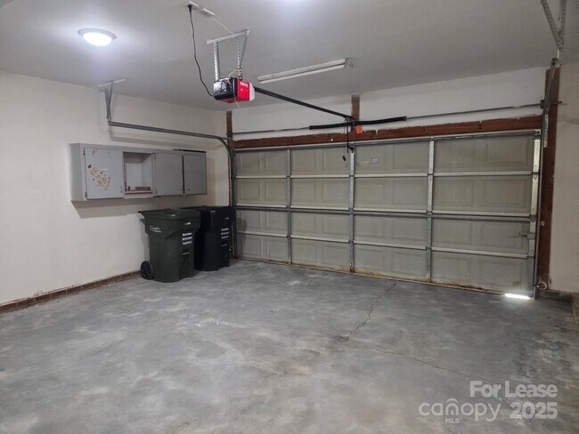 Building Photo - 924 Harbour View Cove NE