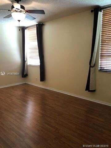 Building Photo - 1911 Sabal Palm Dr