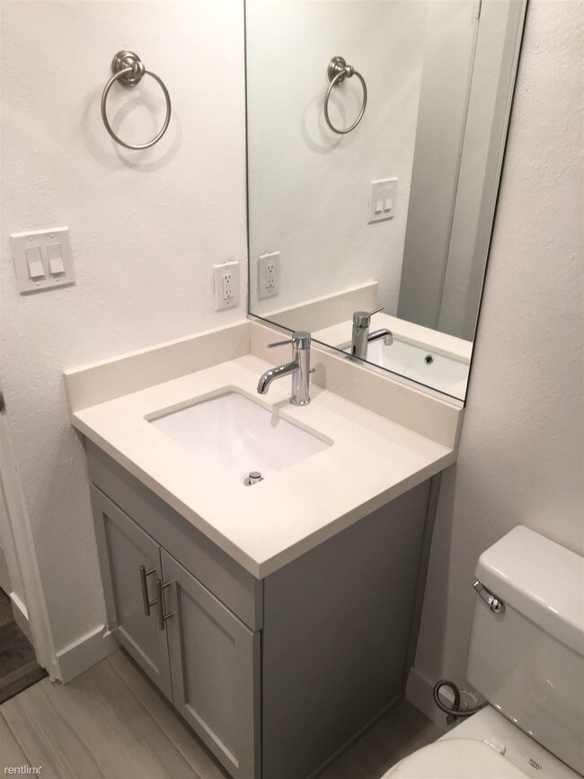 Building Photo - 1320 N Sierra Bonita Ave