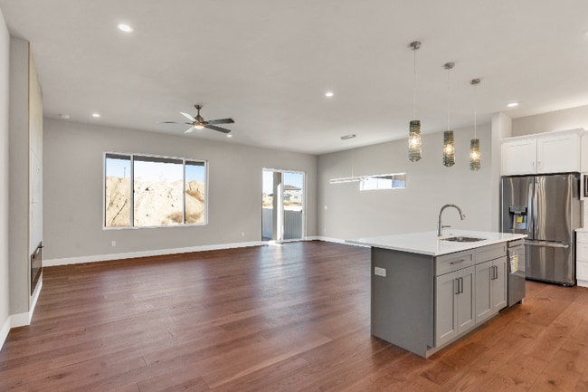 Building Photo - 1913 Conejos Pl