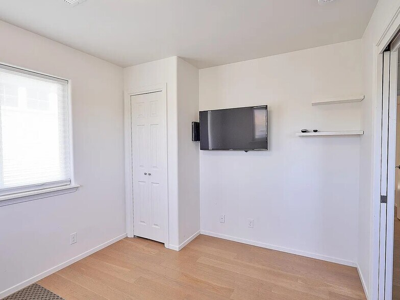 3rd bedroom - 955 B St