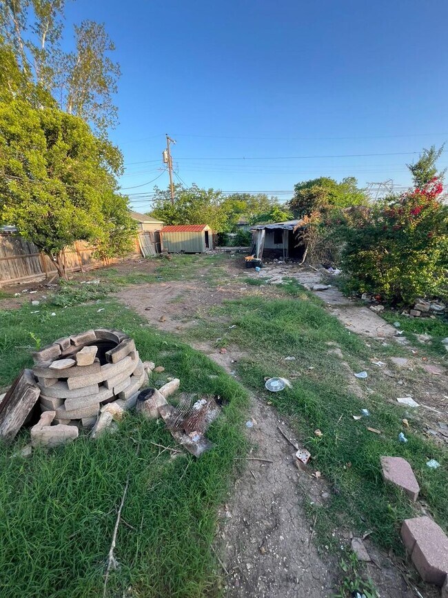 Building Photo - FOR RENT – 3 Bed / 1 Bath Home in San Anto...