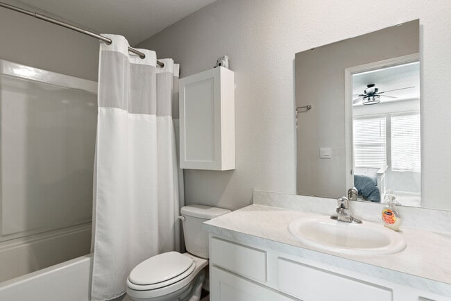 Building Photo - 425 Talulla Trl