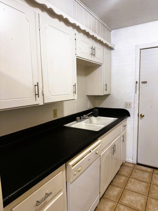 Building Photo - 2014 54th St