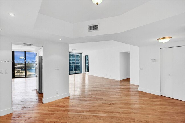 Building Photo - 20281 E Country Club Dr