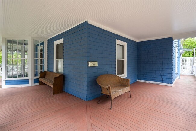 Building Photo - 133 Newtonville Ave