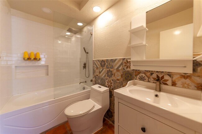 Building Photo - 22538 Market Square Ln