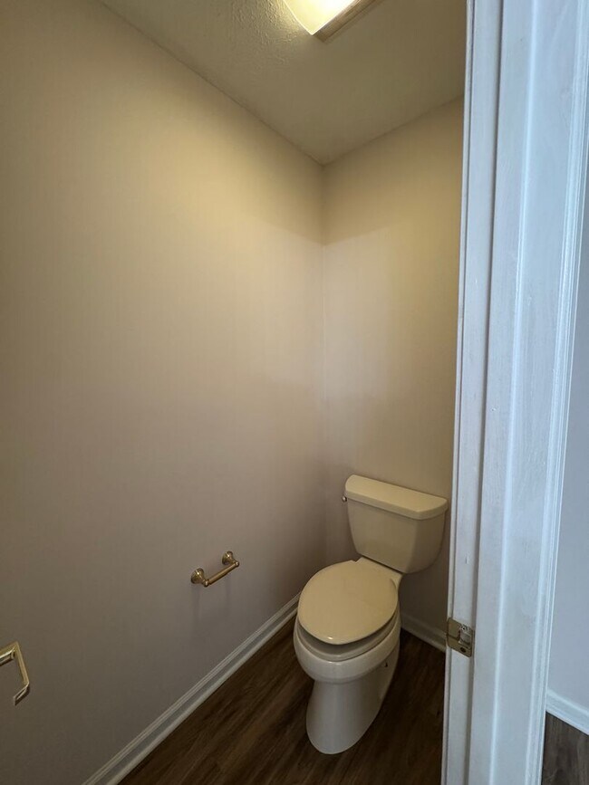 Building Photo - 9847 Cranberry Cir