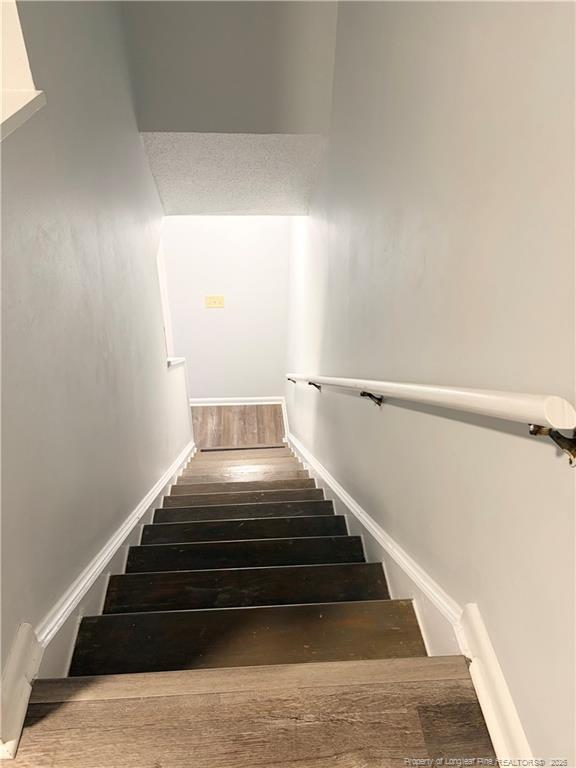 Building Photo - 559 Winding Creek Rd