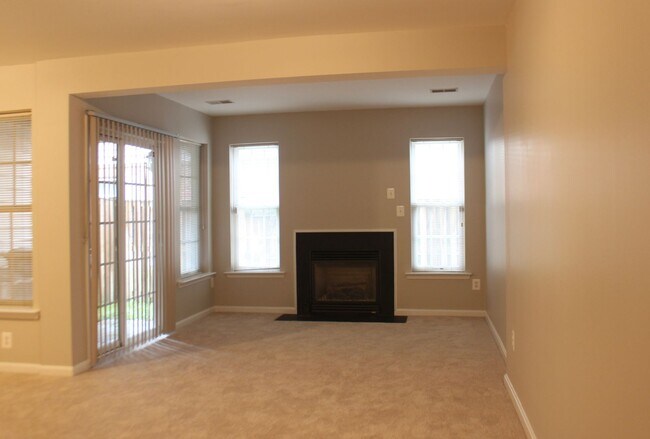 Building Photo - Beautiful 3-Level Townhouse with Finished Basement & Garage