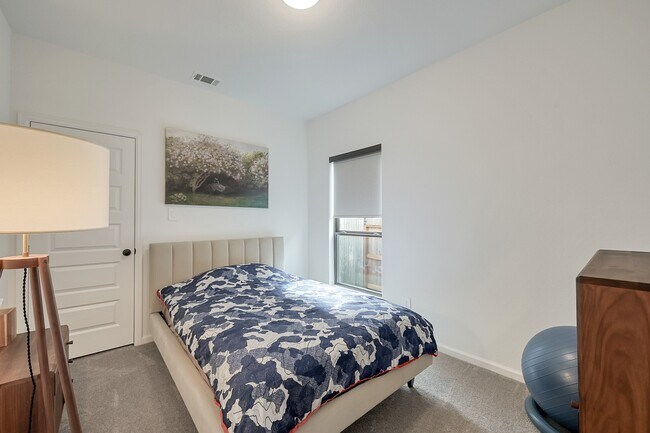 Building Photo - 647 Sand Branch Dr