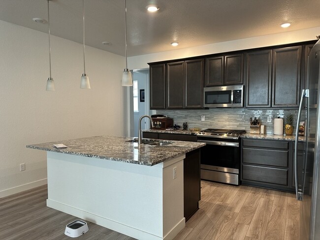 Building Photo - 684 Netta Dr