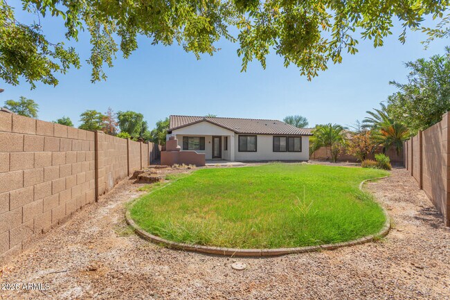 Building Photo - 2206 W Fawn Dr