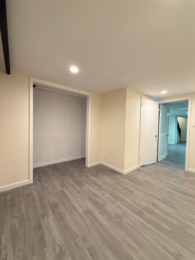 Building Photo - 660 S 10th St