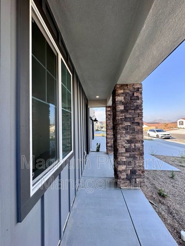 Building Photo - 30769 Valley Heights Dr.