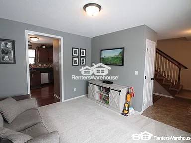 Building Photo - 165 SE Pleasant View Dr