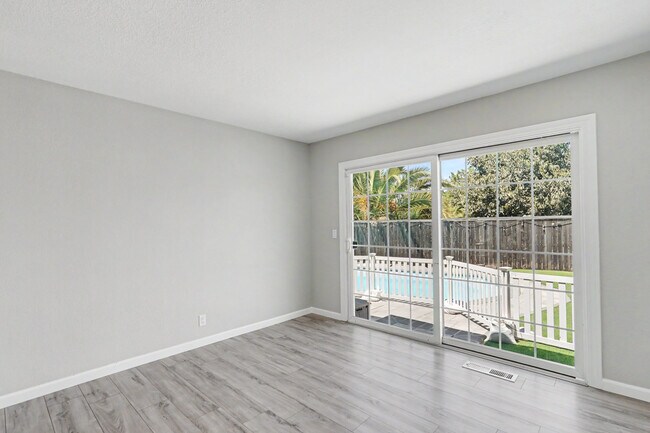 Building Photo - 3143 Shriver Dr