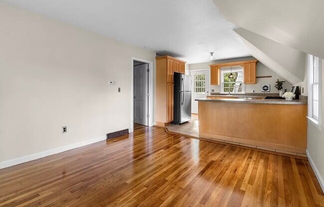 Building Photo - 6 Wells Ave