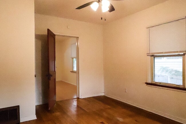 Building Photo - Charming Clifton Heights Bungalow!!