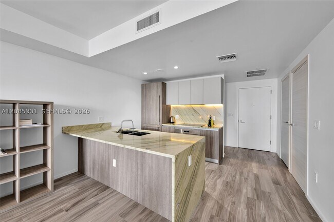 Building Photo - 801 S Miami Ave