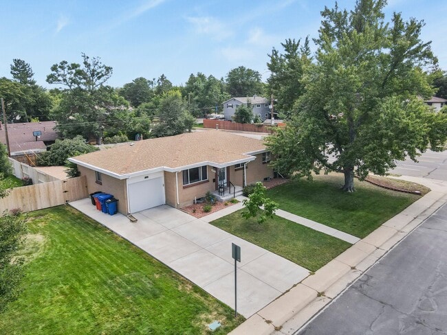 Building Photo - 1092 S Iris St