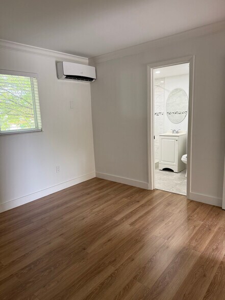 Building Photo - 1014 Salzedo St