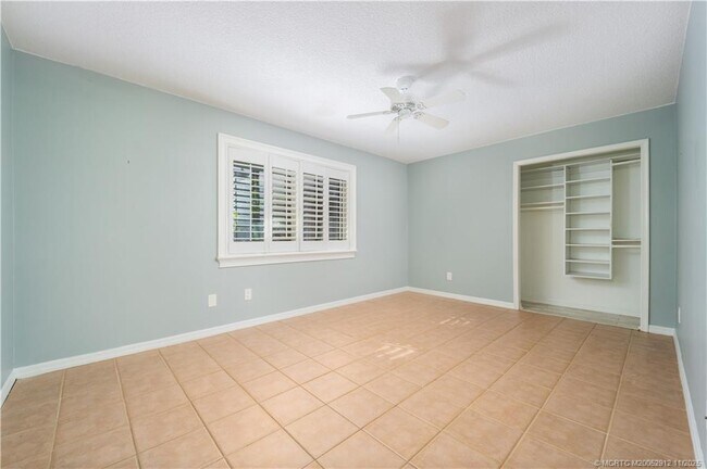 Building Photo - 7 Oakwood Dr