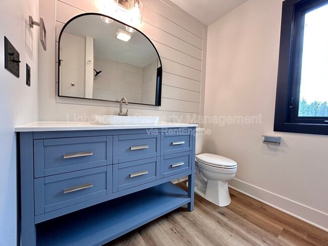 Building Photo - 1505 N Green Creek Rd