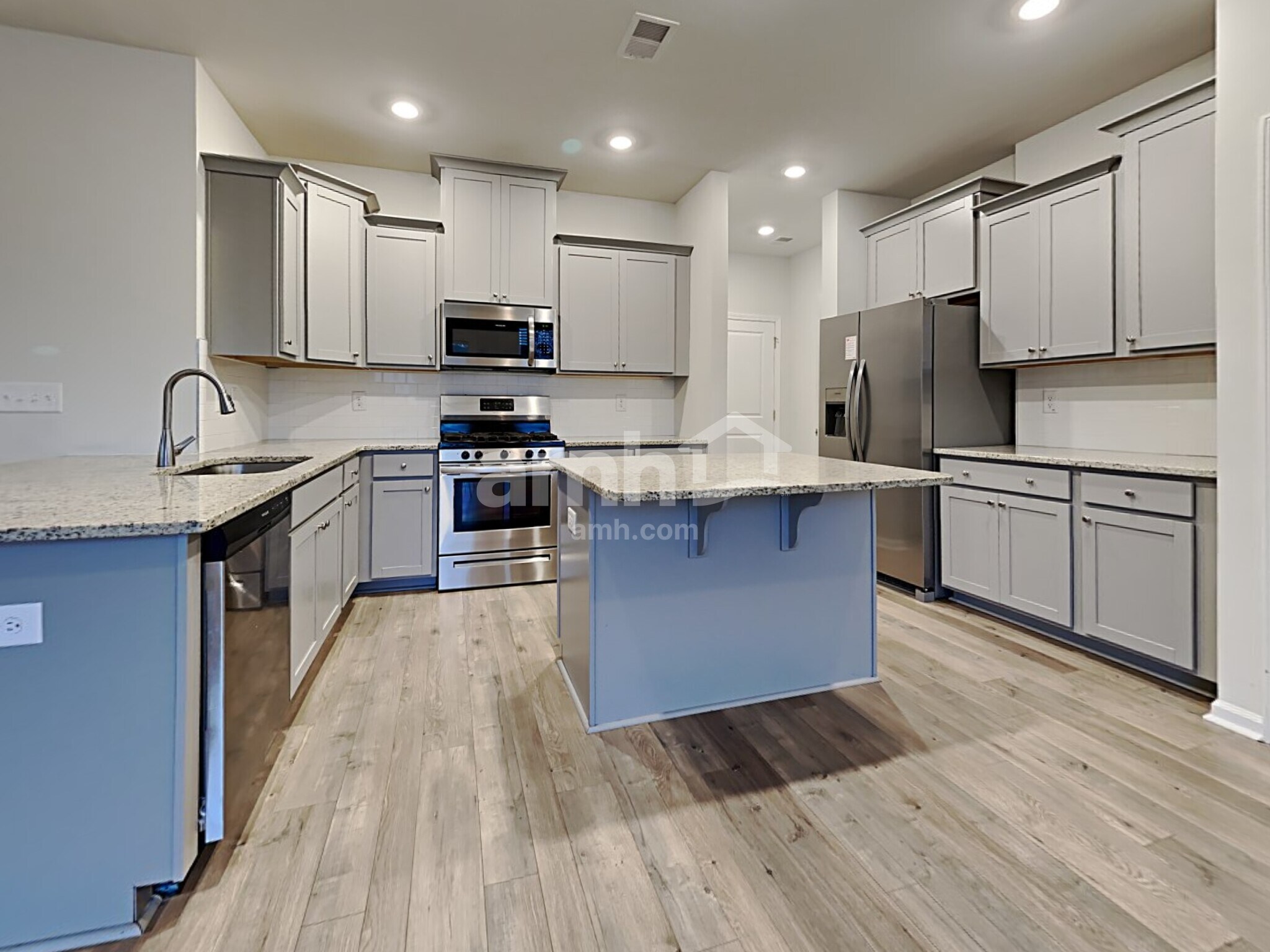 Building Photo - 514 Singing Bush Ave