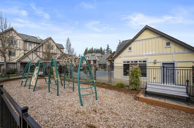 Building Photo - 7907 NE Rockne Way