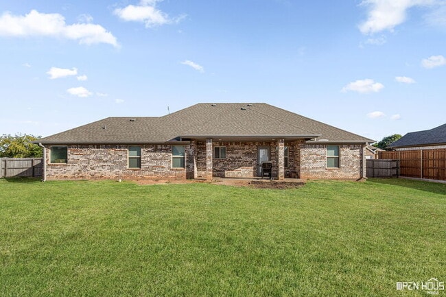 Building Photo - 306 Driftwood Dr
