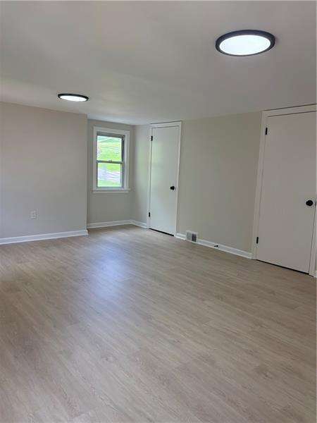 Building Photo - 306 Valley Dr