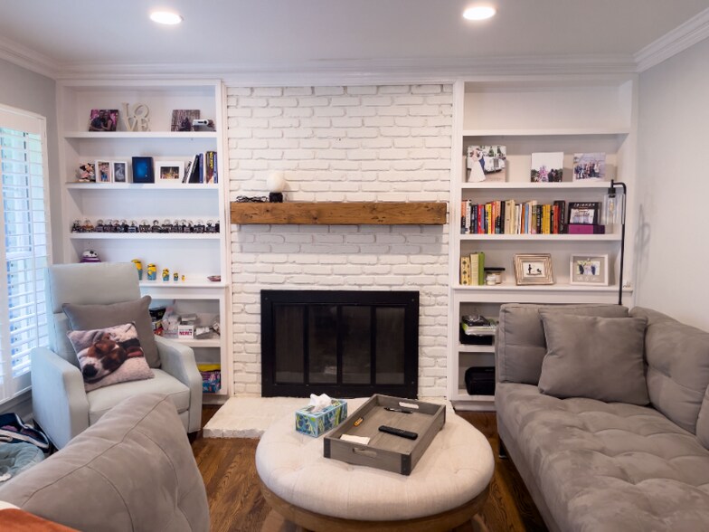 Building Photo - 807 Cardova Dr NE
