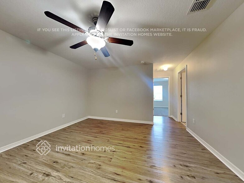 Building Photo - 10654 Lake Montauk Dr