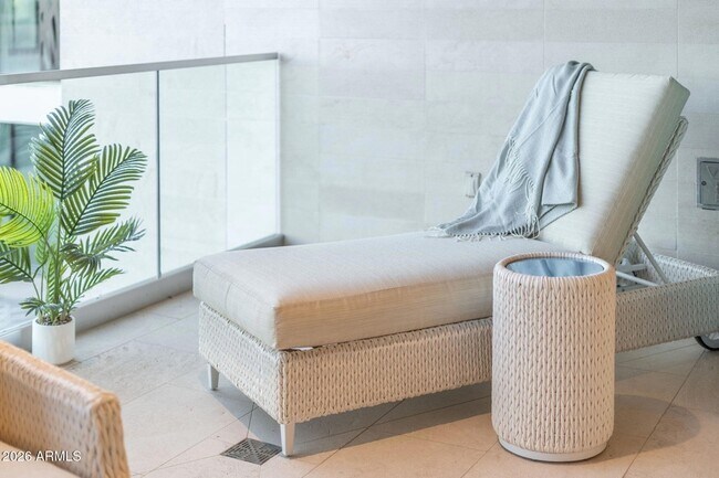 Building Photo - 6587 N Palmeraie Blvd