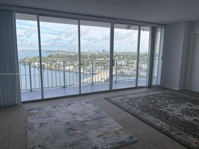 Building Photo - 7601 E Treasure Dr