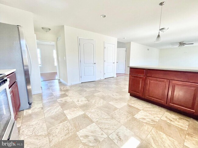 Building Photo - 253 S Marshview Terrace