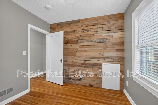 Building Photo - 5428 E 10th St
