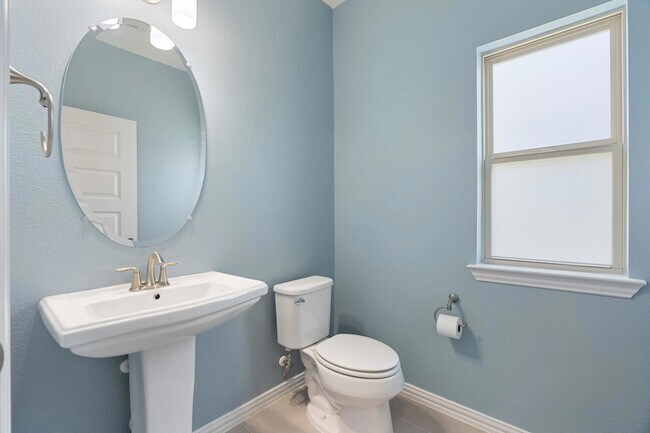 Building Photo - 8712 Slater Dr