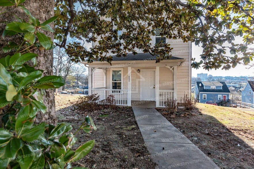 Building Photo - 800 Knoxville College Dr
