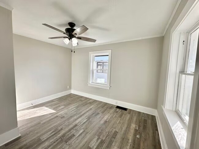 Building Photo - 1363 E 15th St