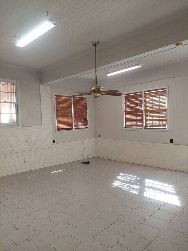 Building Photo - Heart of Midtown