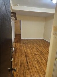 Building Photo - 10-40 Neilson St